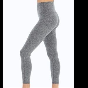 🆕 Zobha Capri Leggings